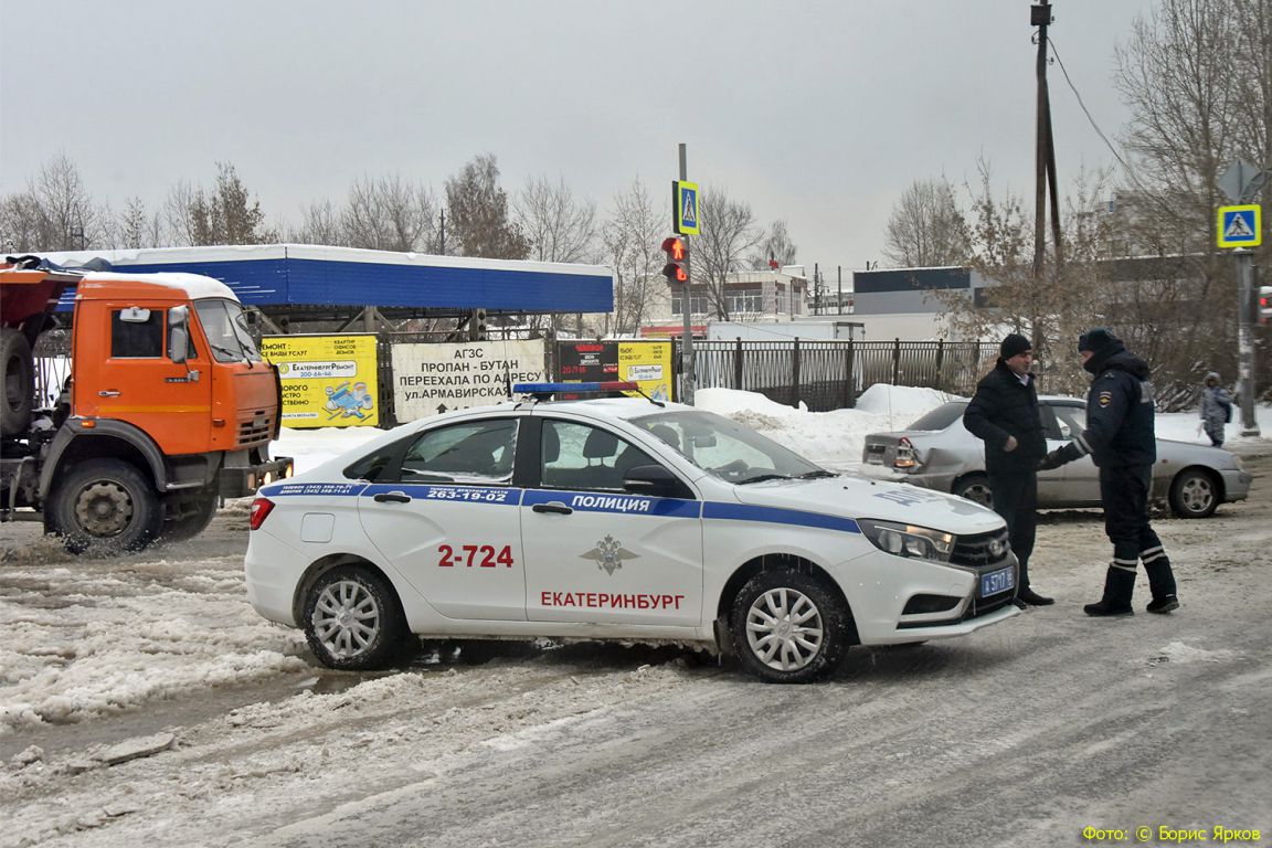 Завтра ГИБДД будет эвакуировать машины, которые мешают убирать снег.  Публикуем список улиц - «Уральский рабочий»